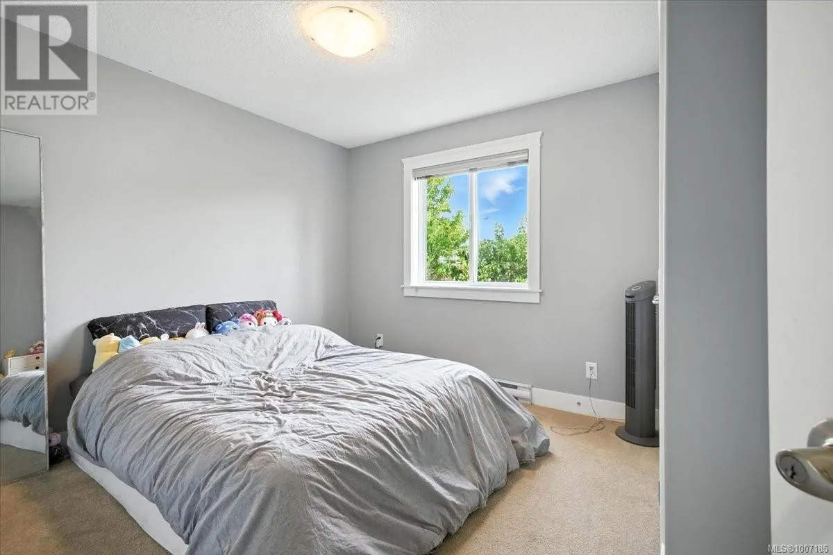 627 Sarum Rise Way