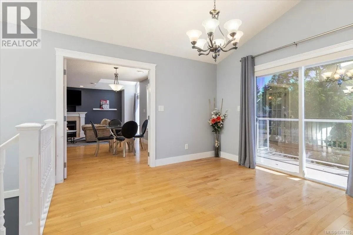 627 Sarum Rise Way