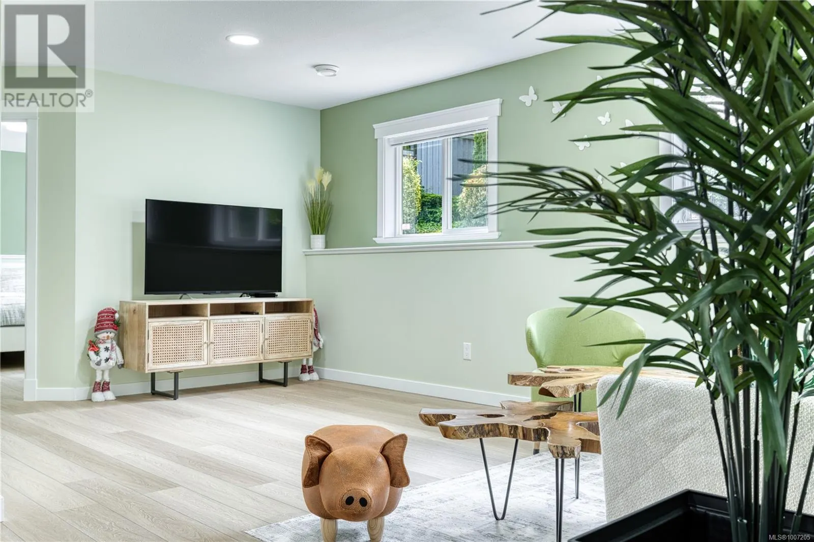 6381 Icarus Dr
