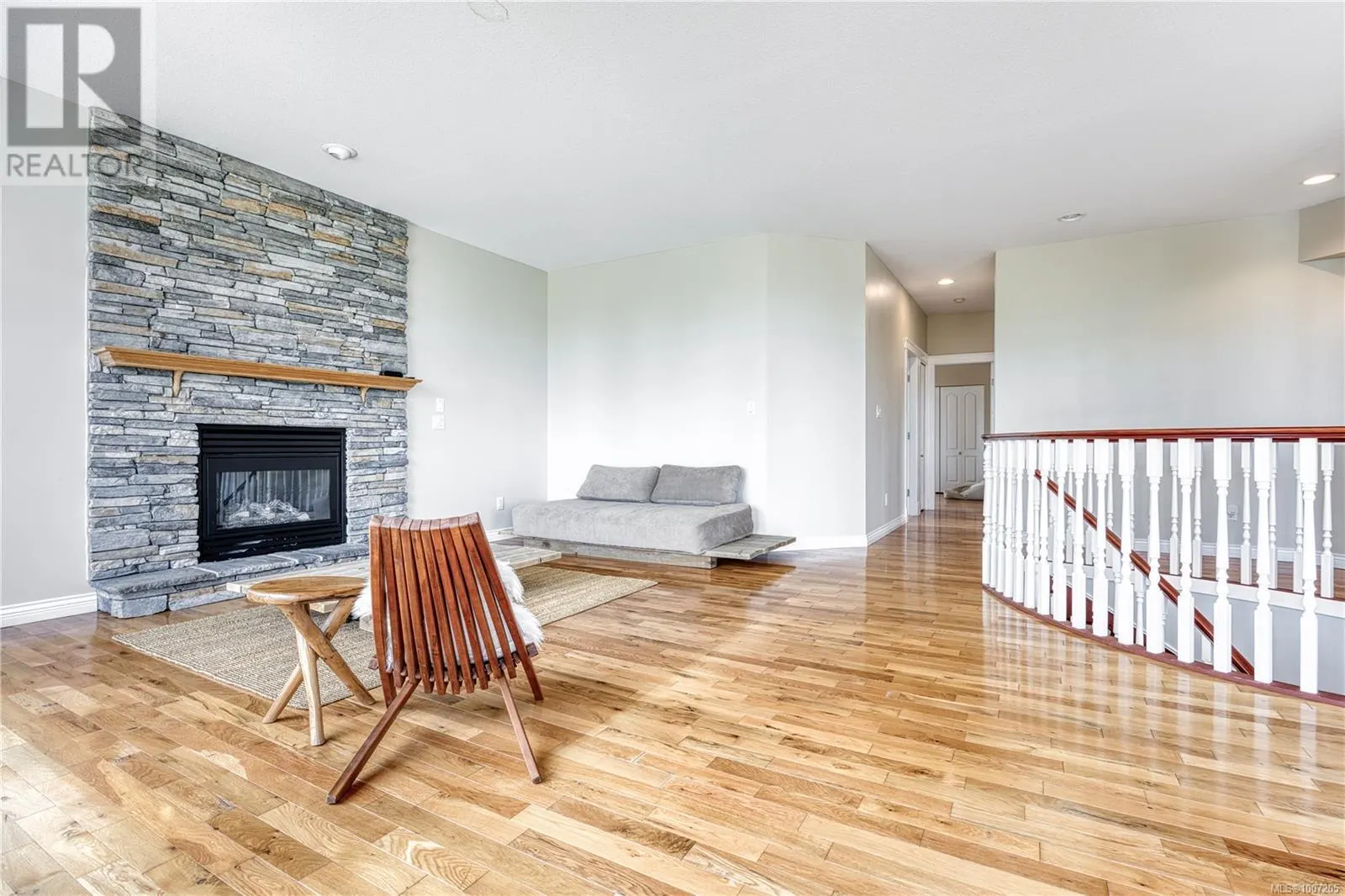 6381 Icarus Dr