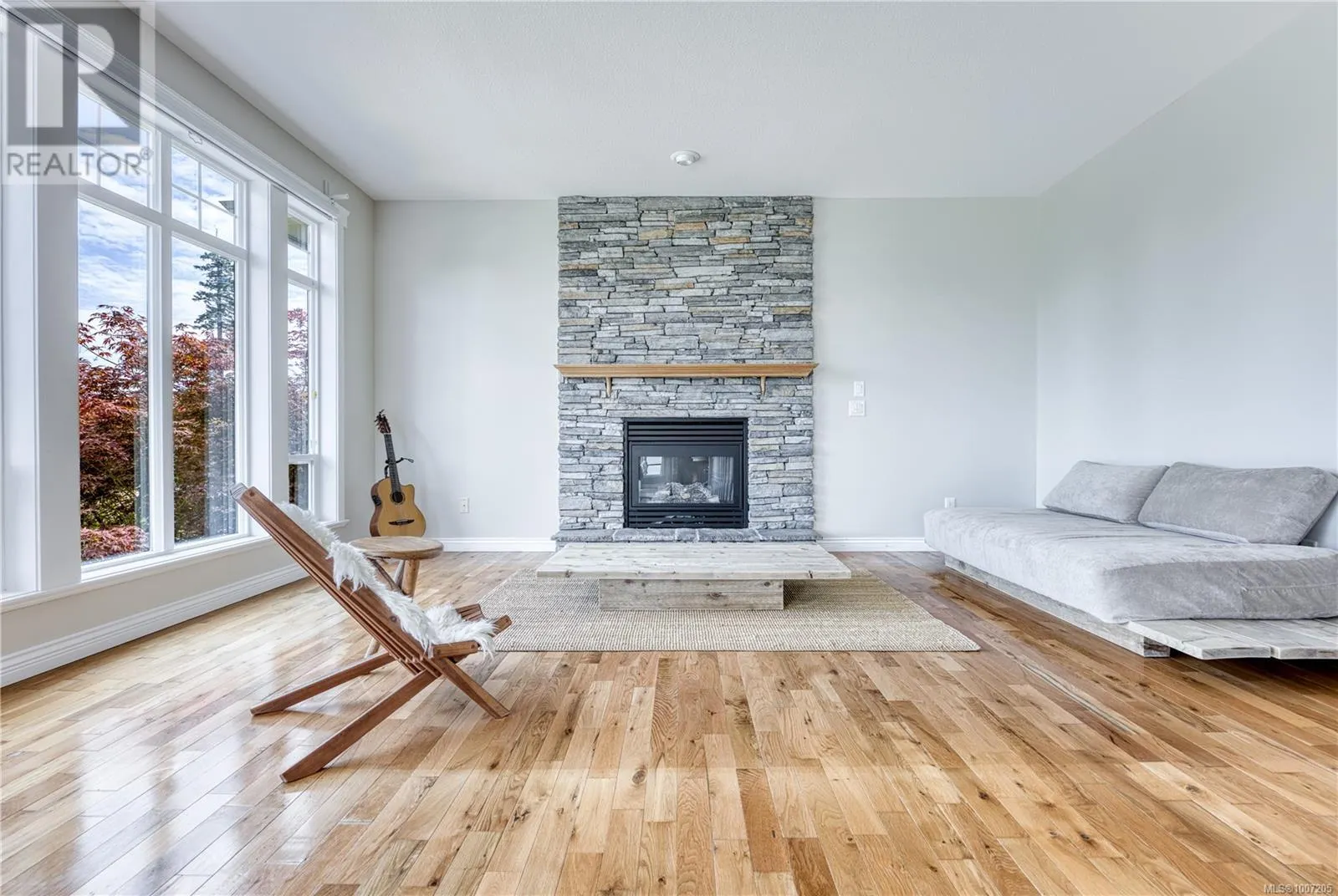 6381 Icarus Dr