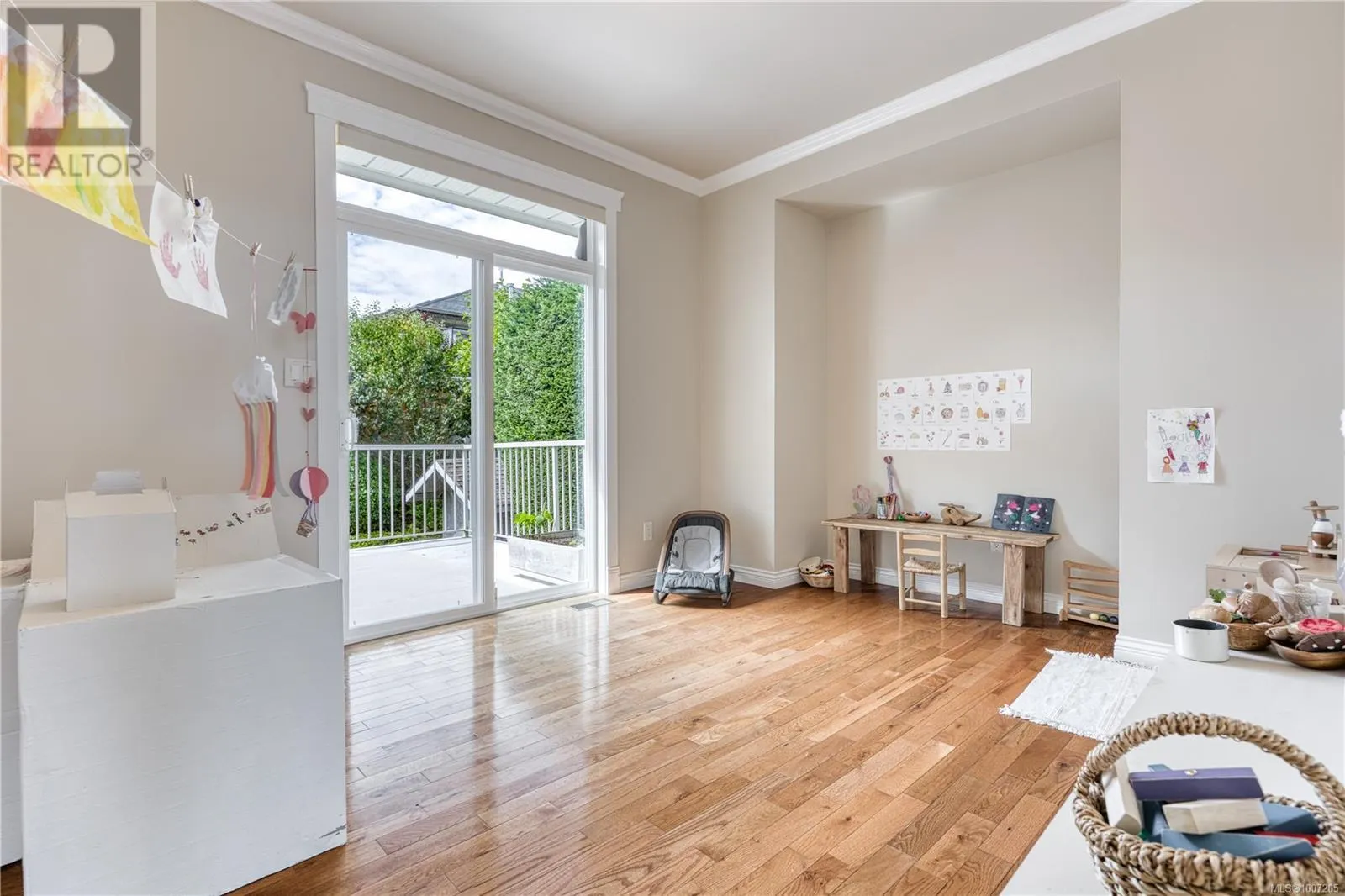 6381 Icarus Dr