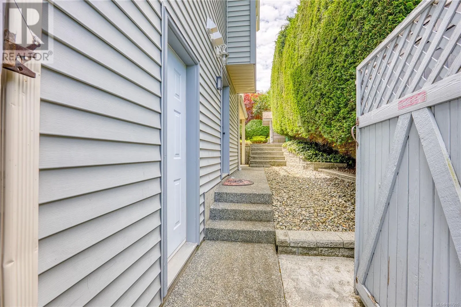 6381 Icarus Dr