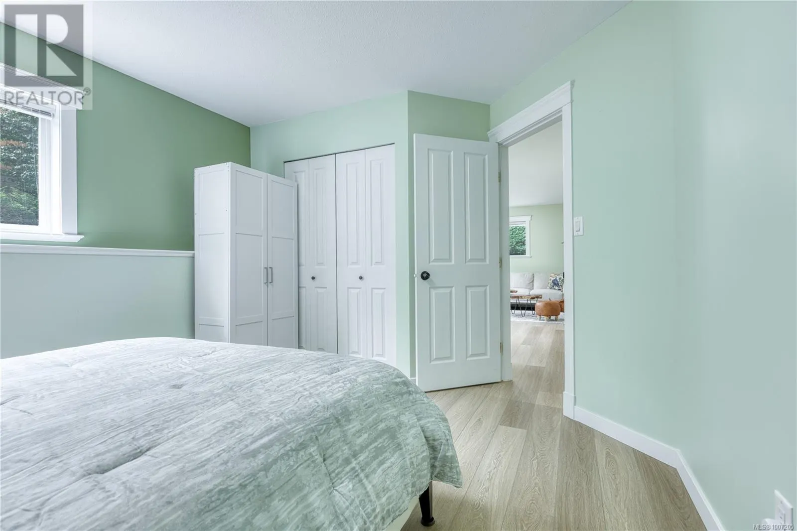 6381 Icarus Dr