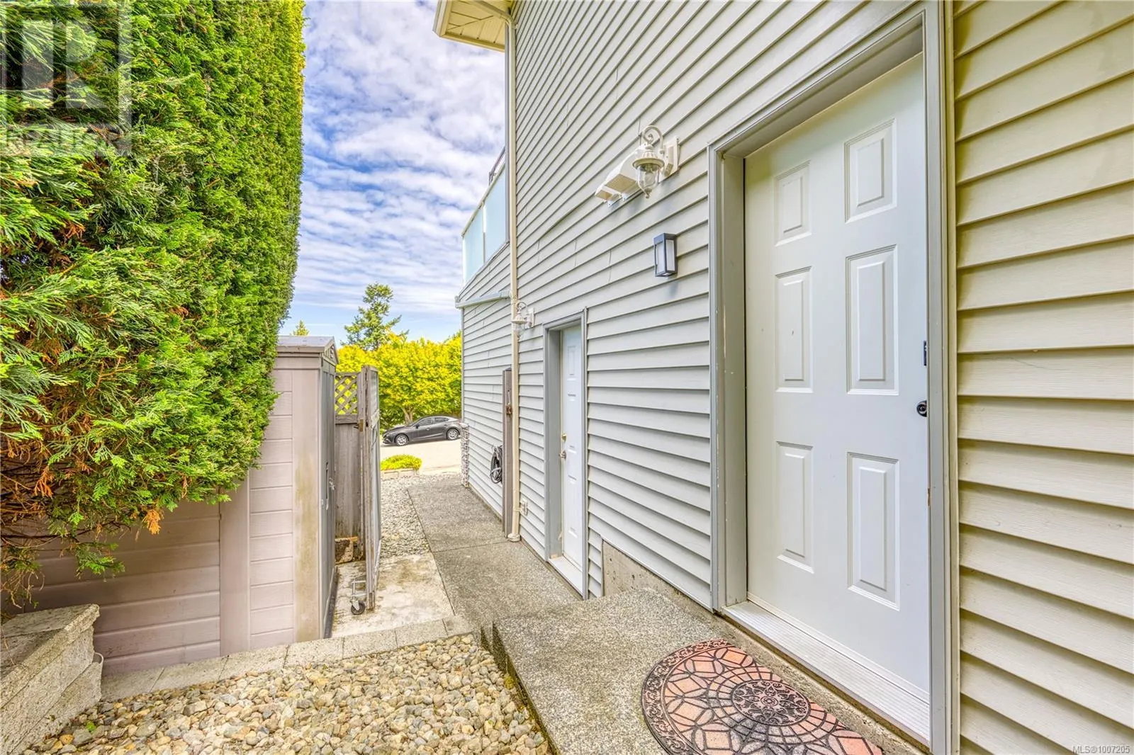 6381 Icarus Dr