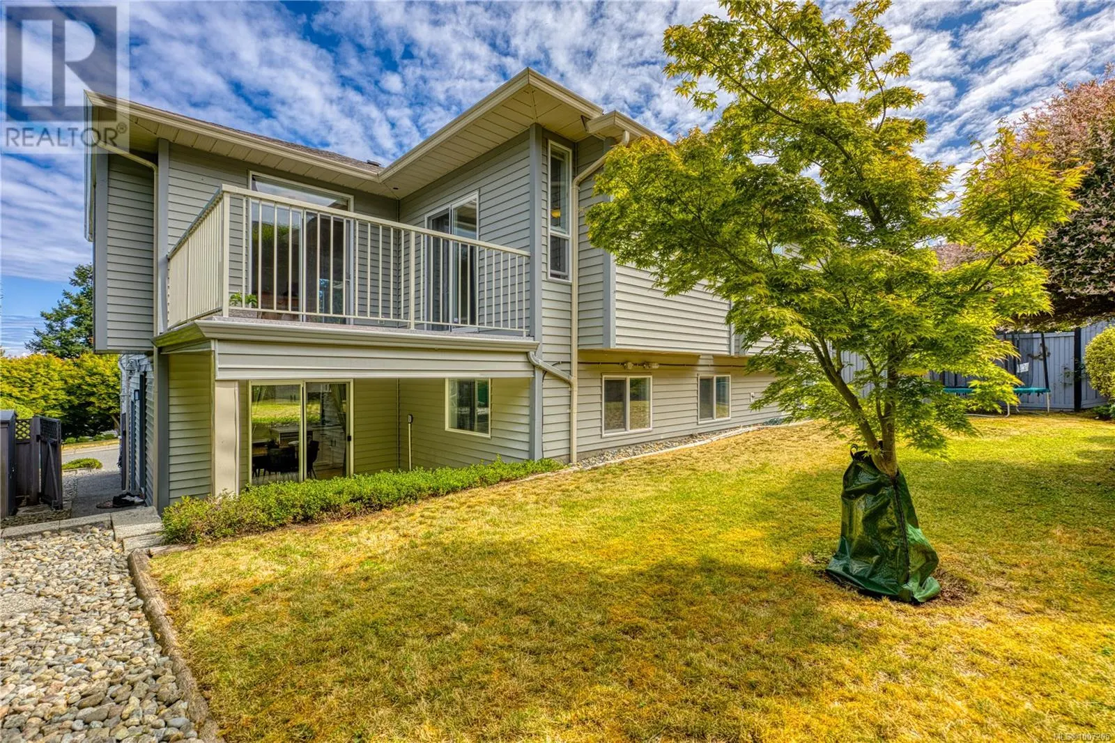 6381 Icarus Dr