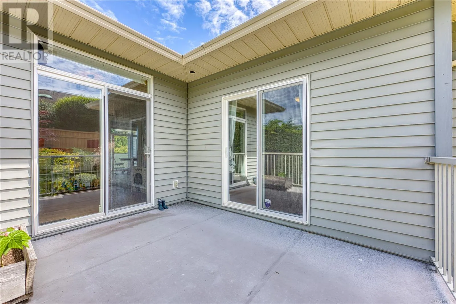 6381 Icarus Dr