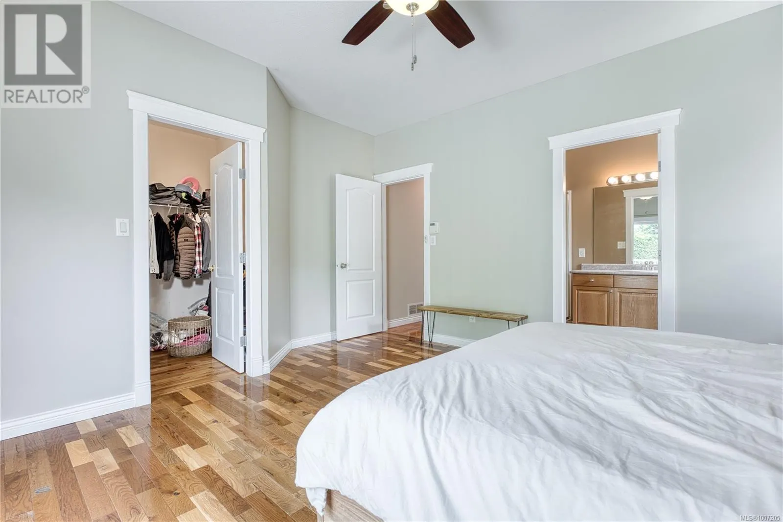 6381 Icarus Dr