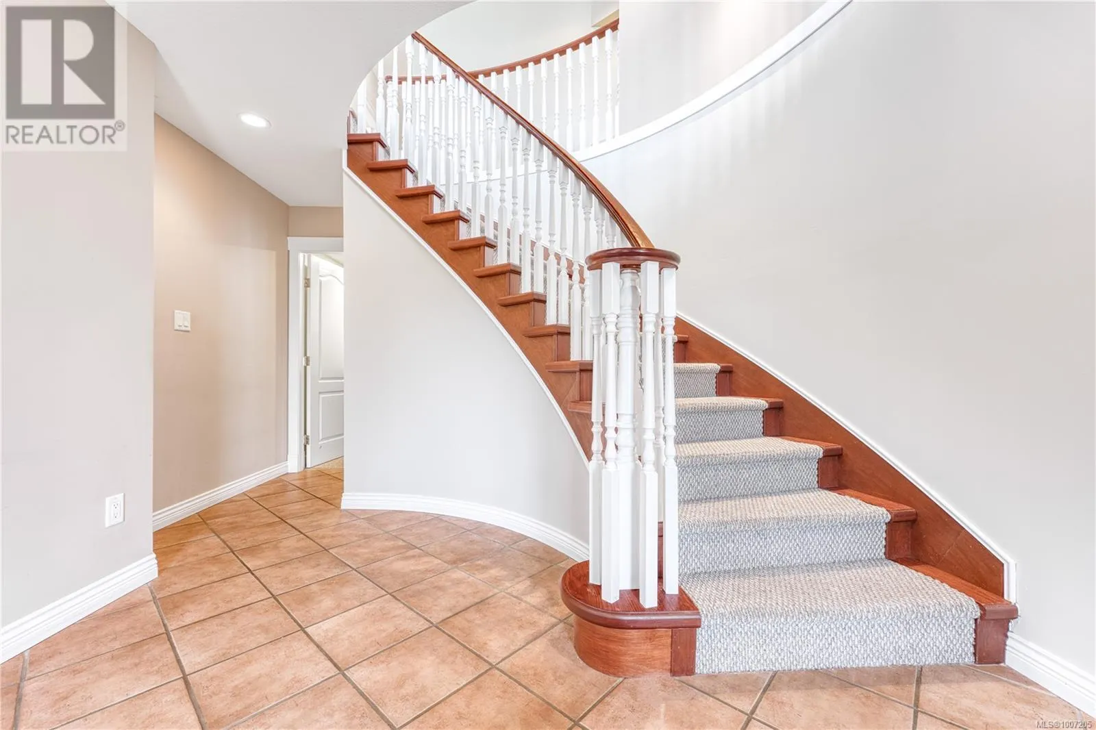 6381 Icarus Dr