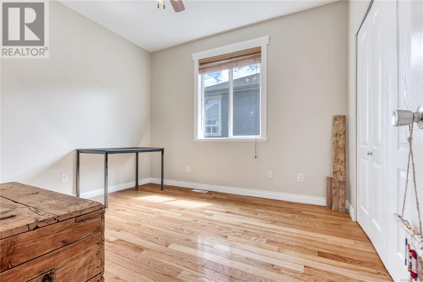 6381 Icarus Dr