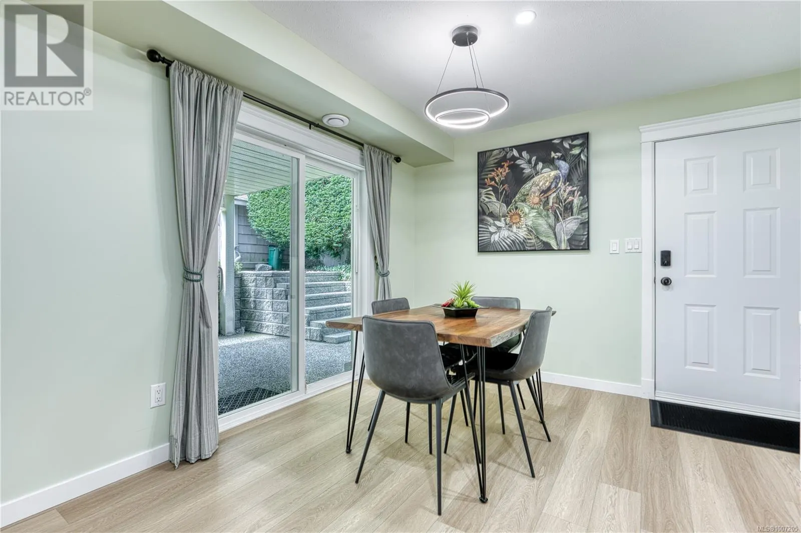 6381 Icarus Dr