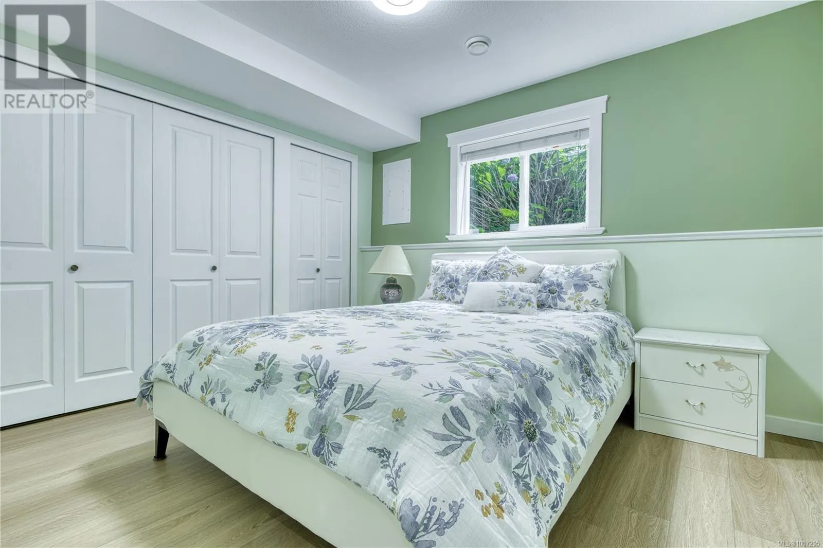 6381 Icarus Dr