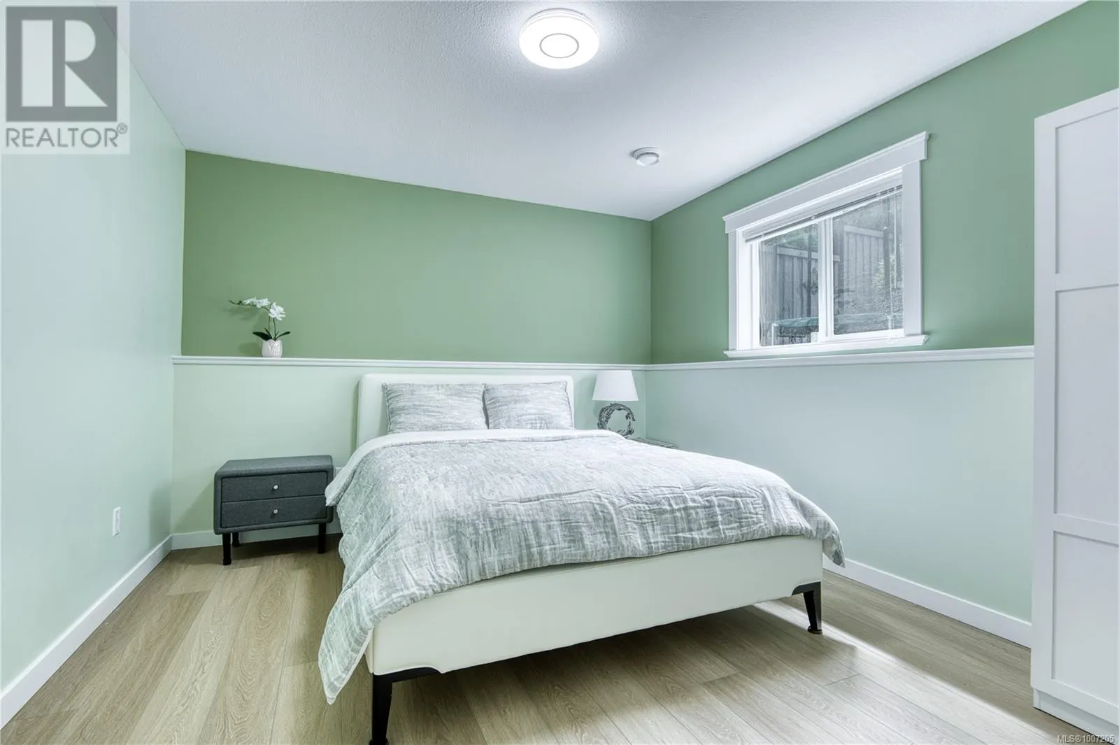 6381 Icarus Dr