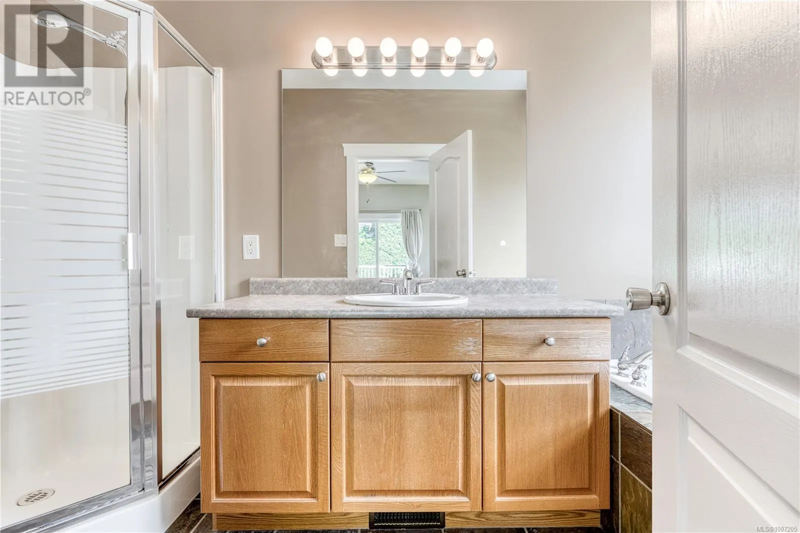 6381 Icarus Dr