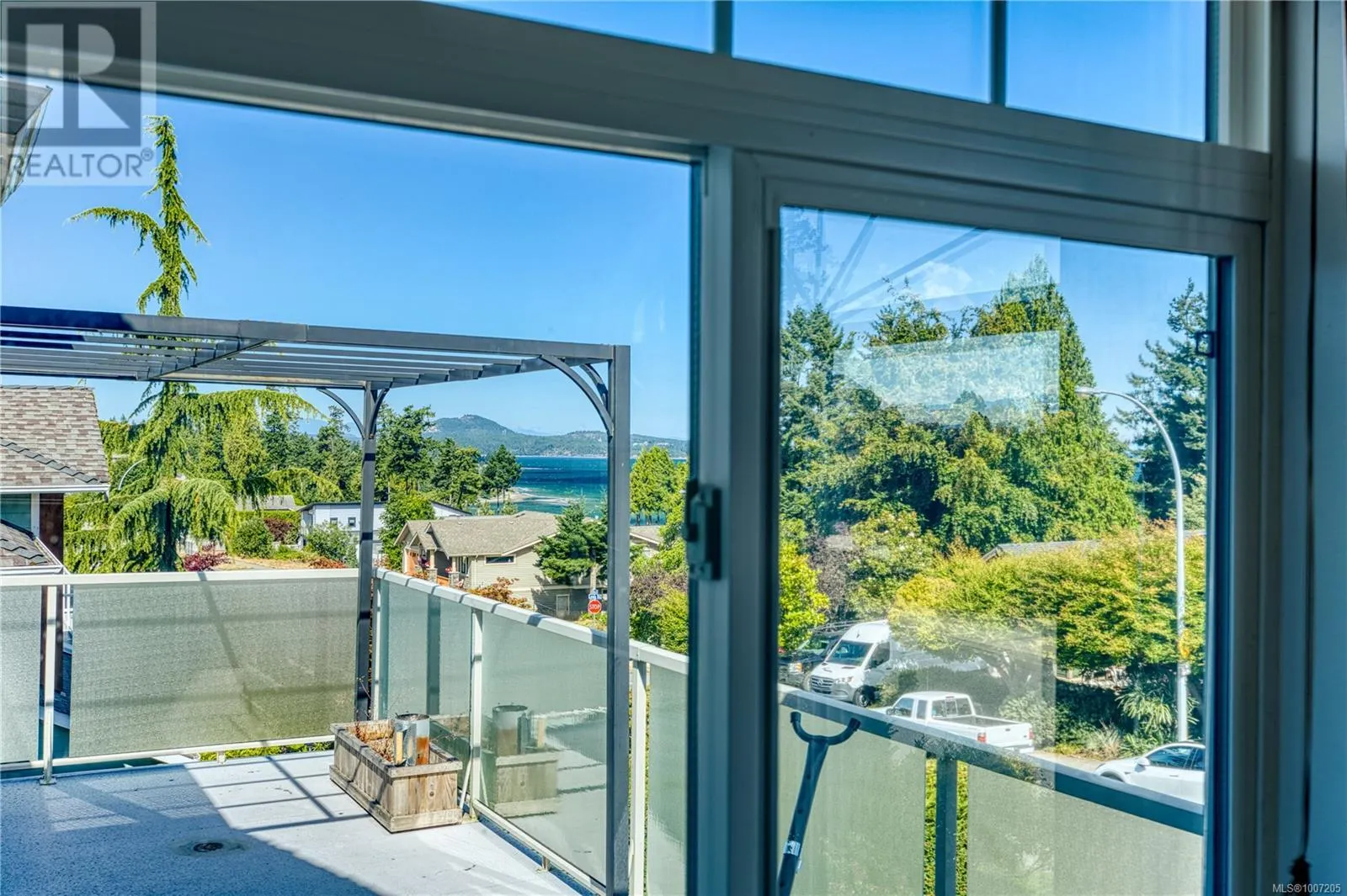 6381 Icarus Dr
