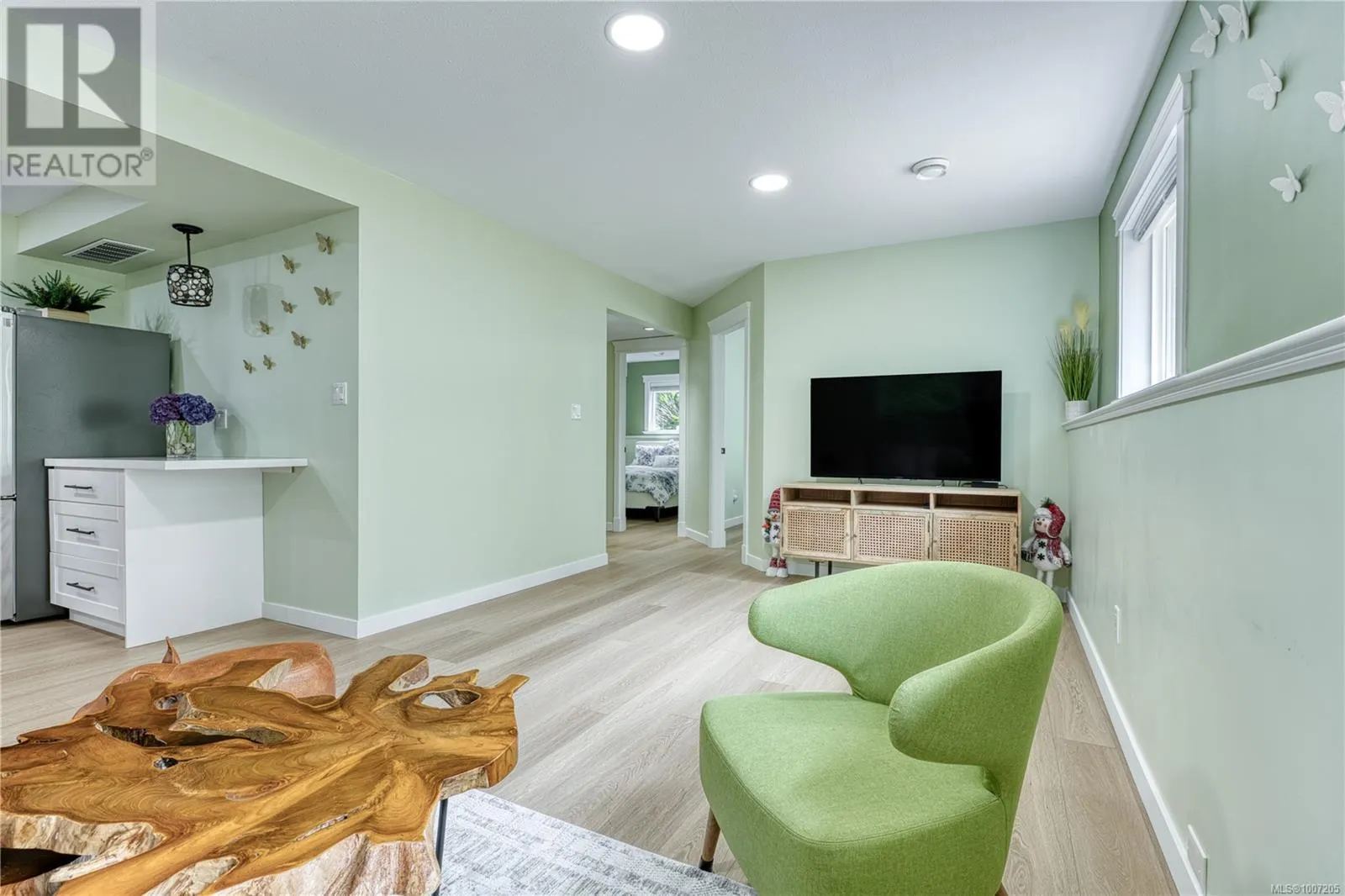 6381 Icarus Dr