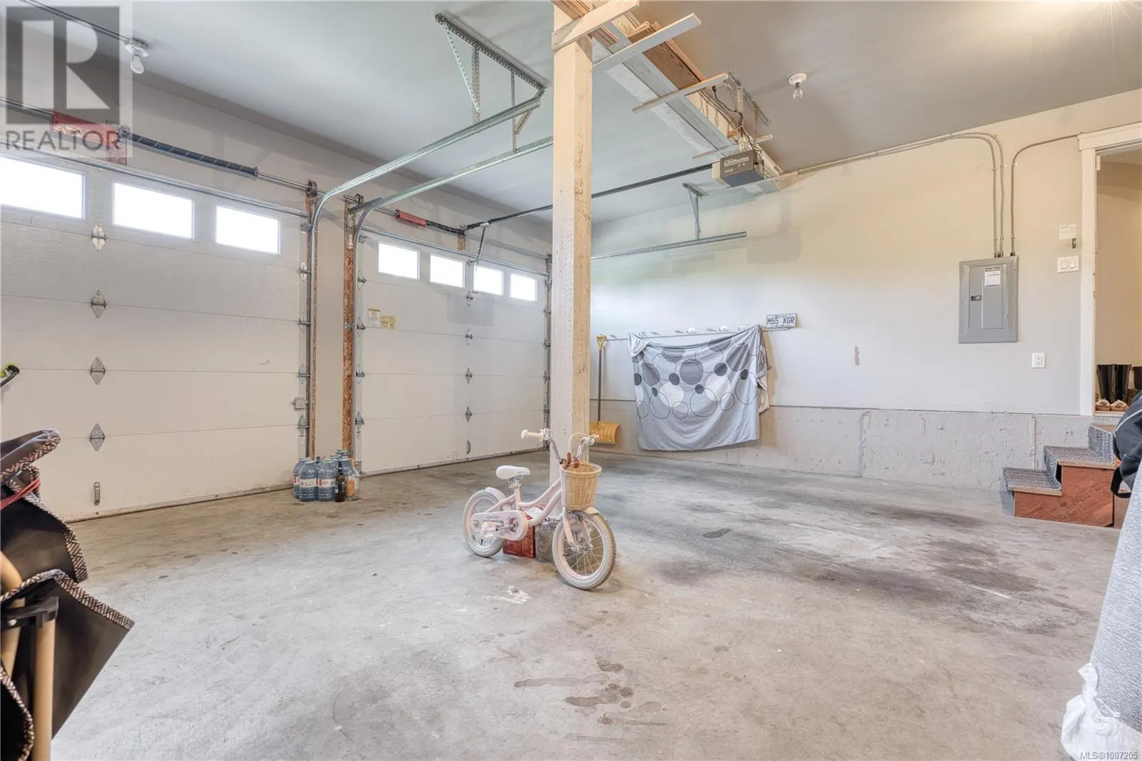 6381 Icarus Dr