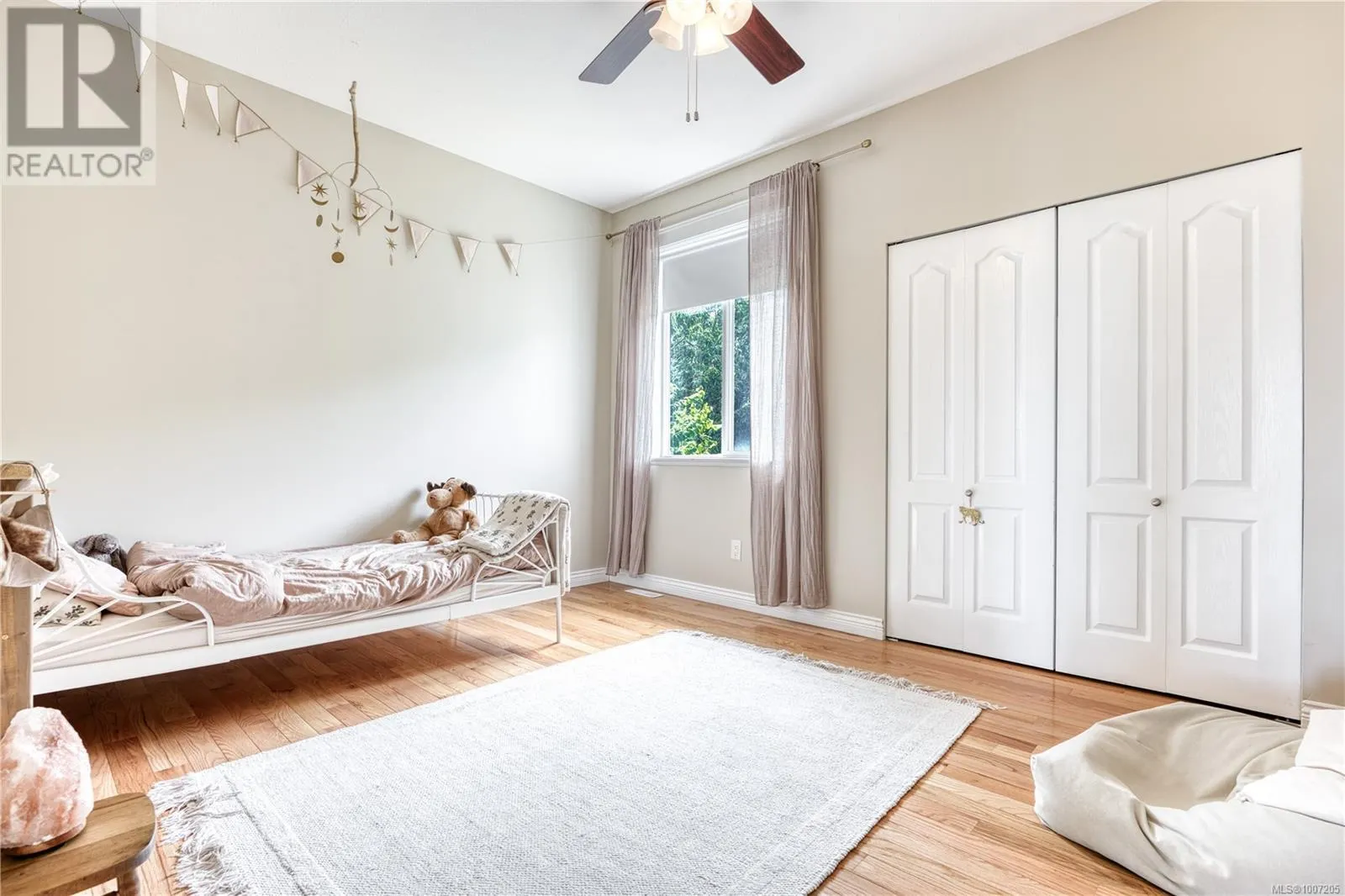 6381 Icarus Dr