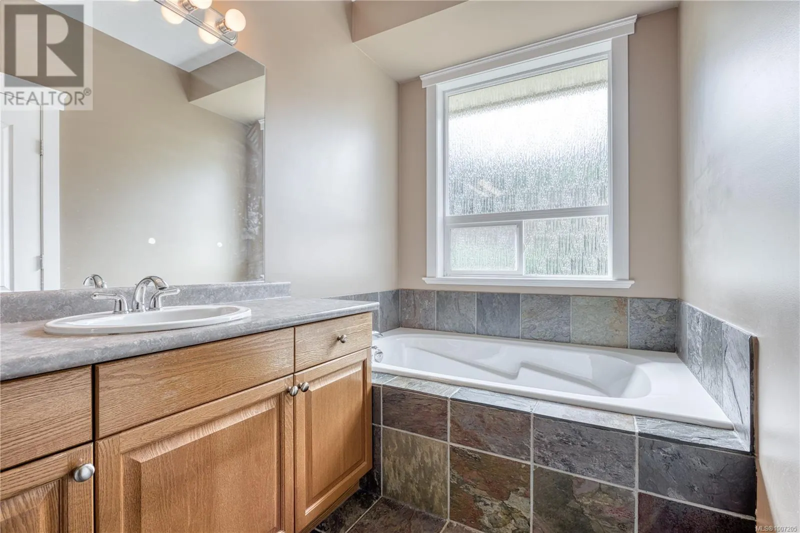 6381 Icarus Dr