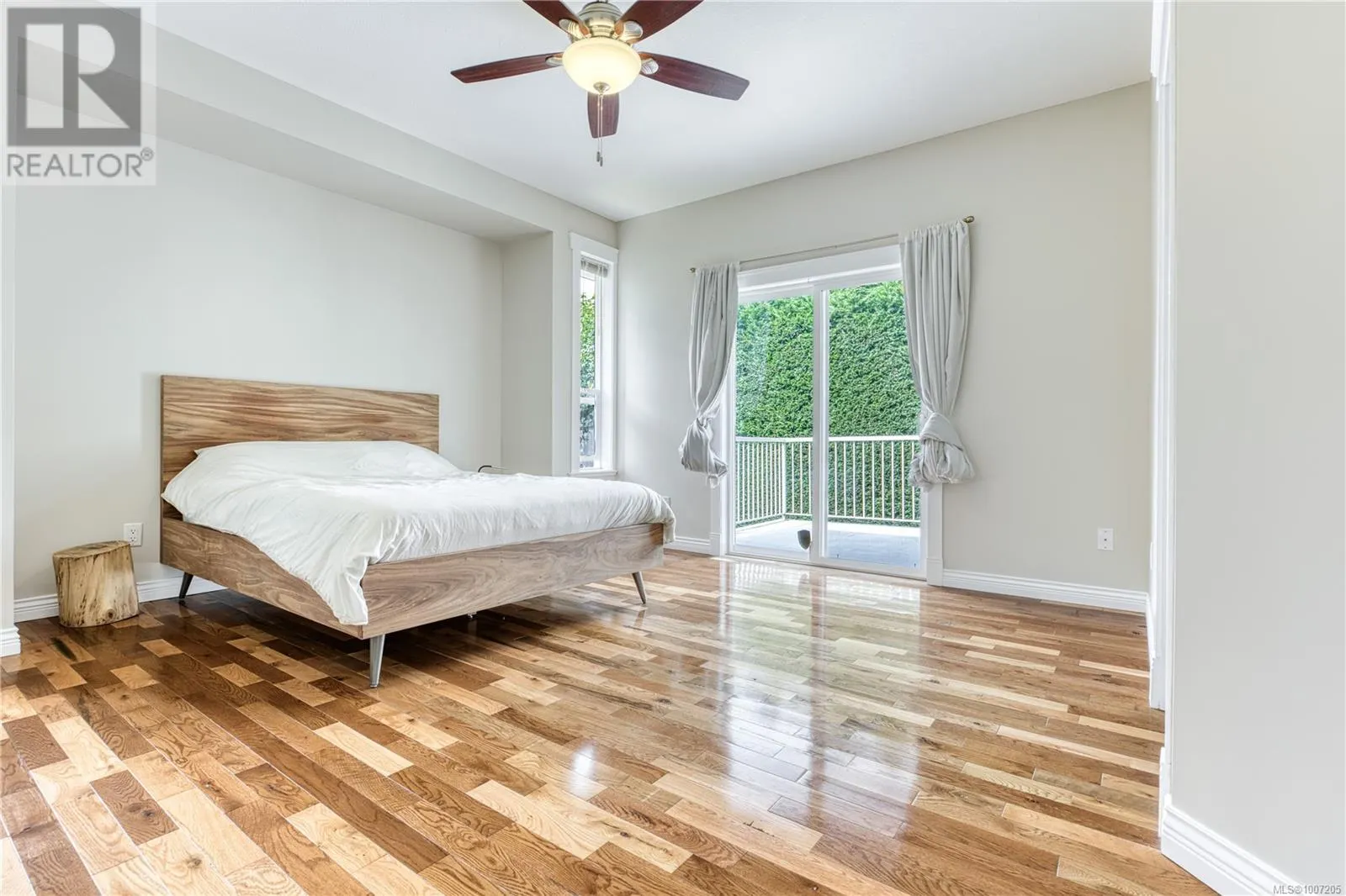 6381 Icarus Dr
