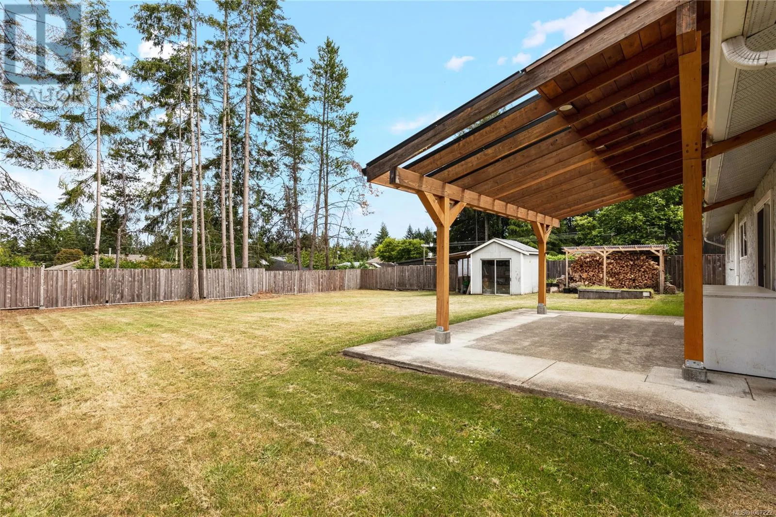 585 Tamarack Dr