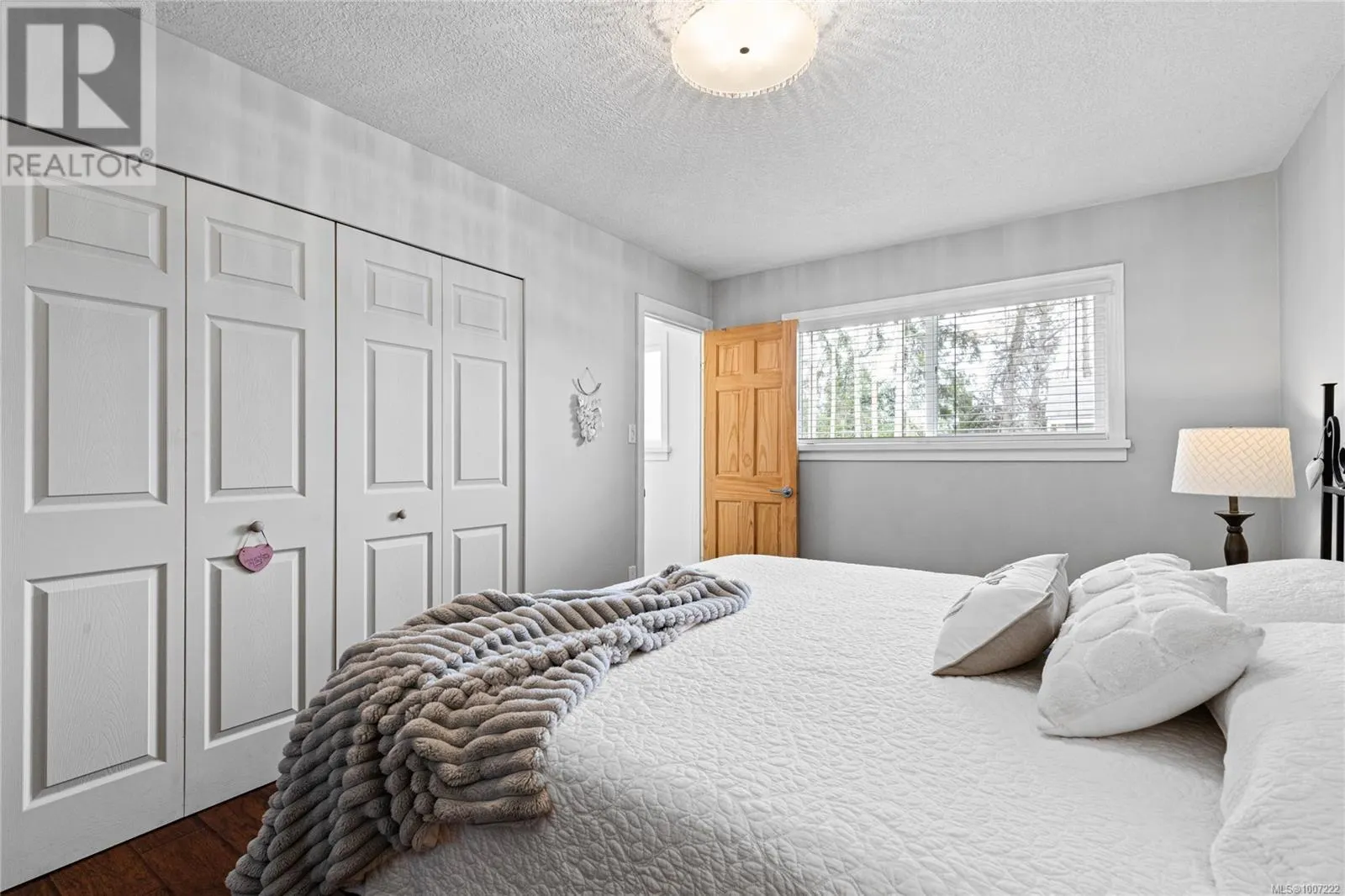 585 Tamarack Dr