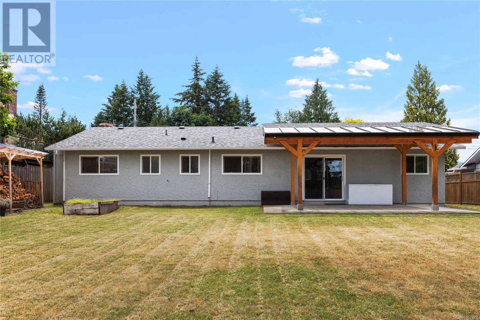 585 Tamarack Dr