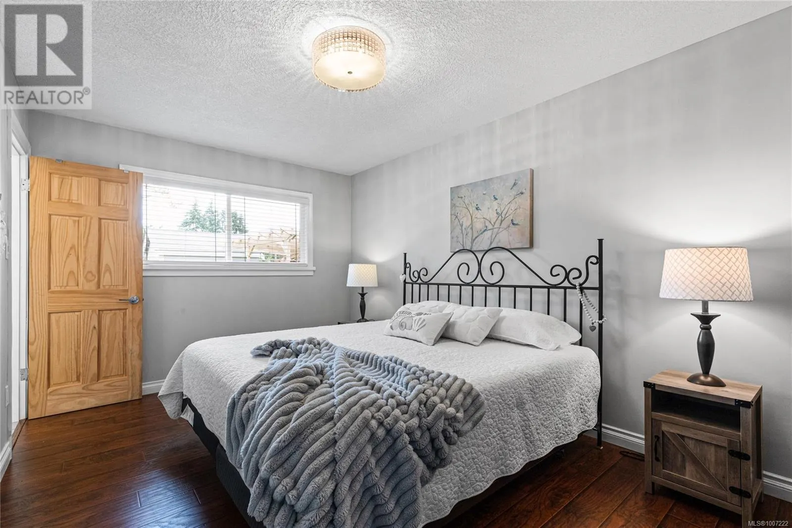 585 Tamarack Dr