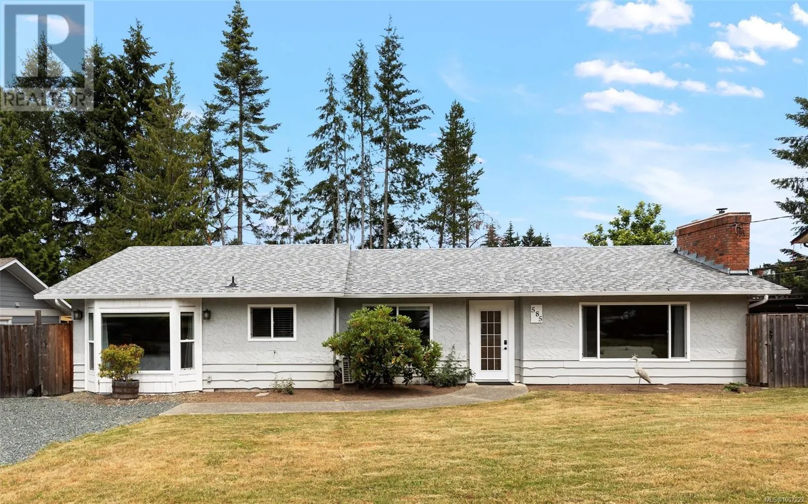 585 Tamarack Dr