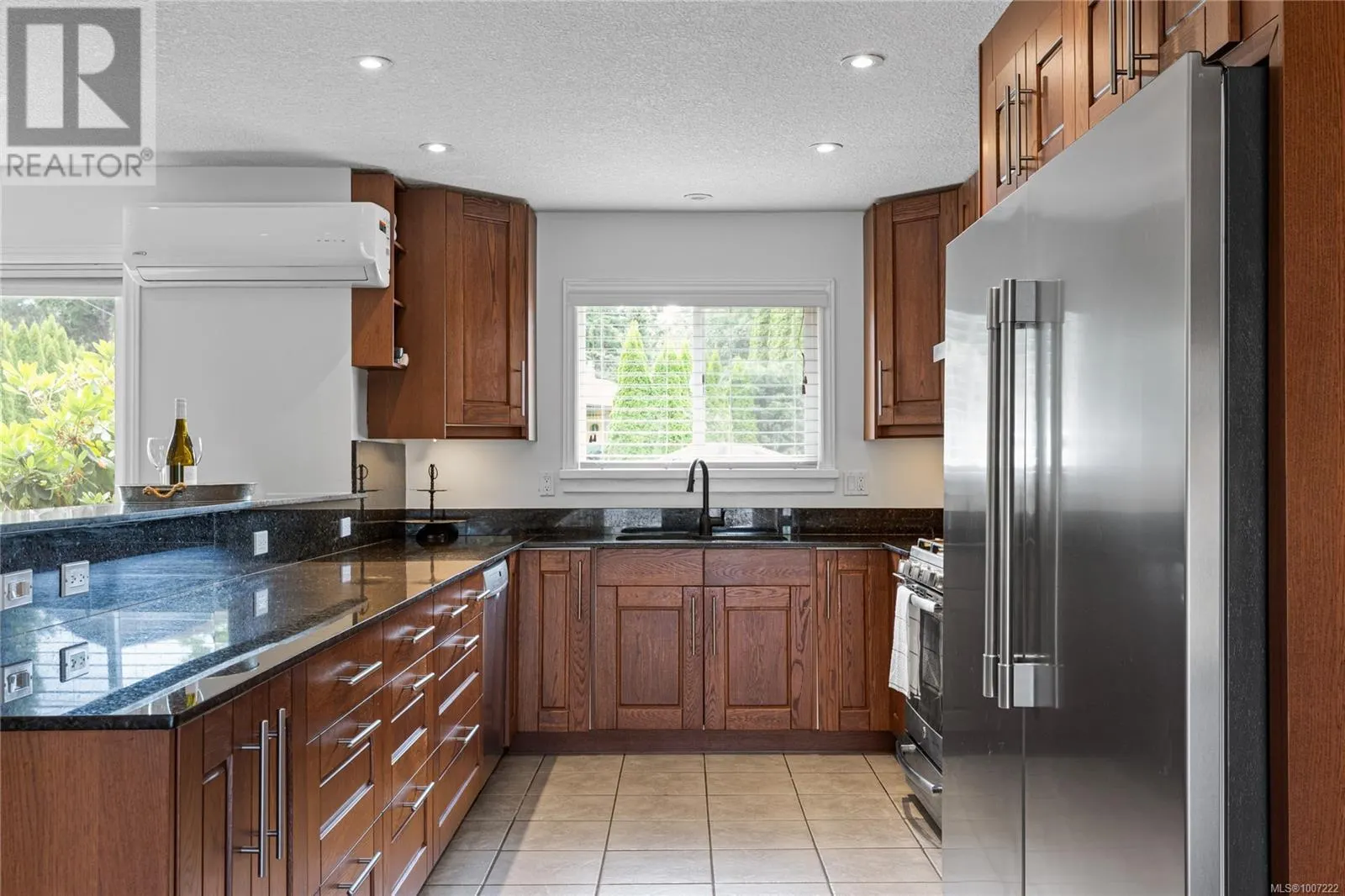 585 Tamarack Dr