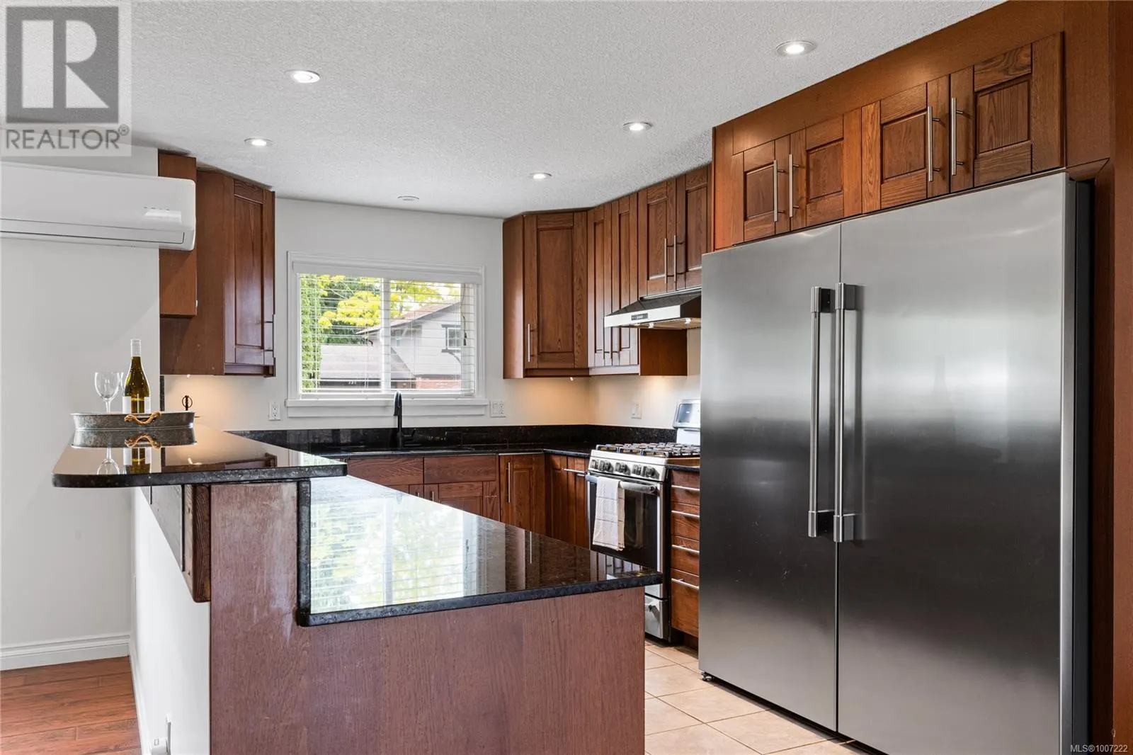 585 Tamarack Dr