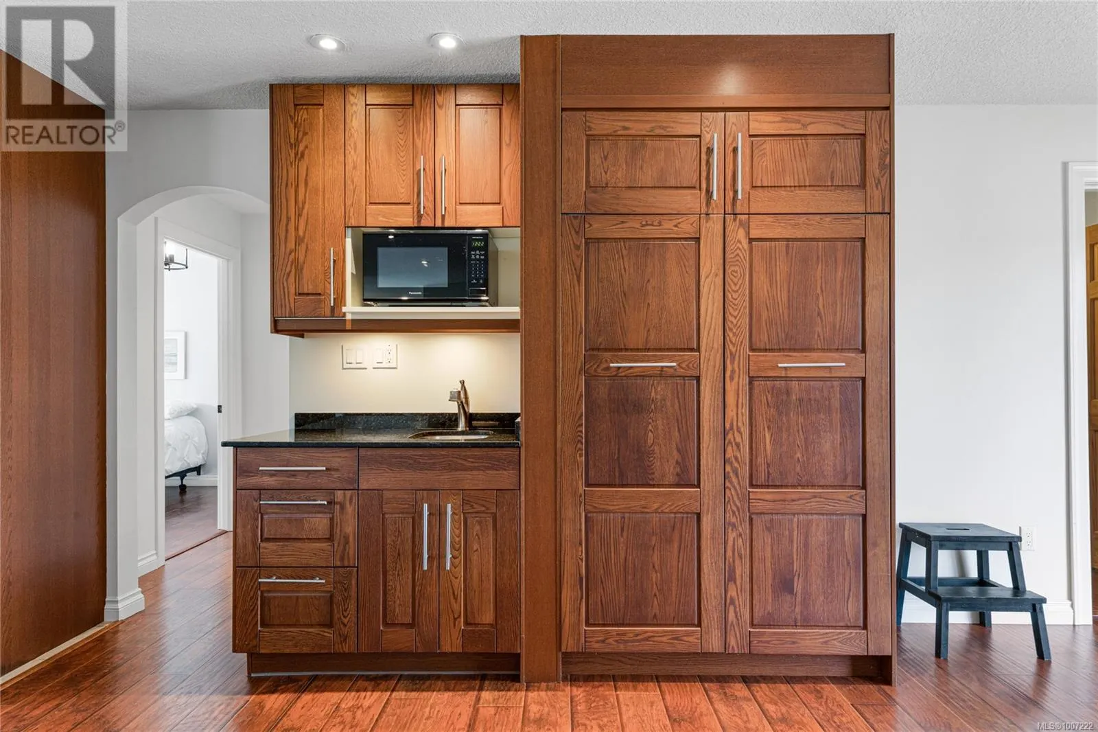 585 Tamarack Dr