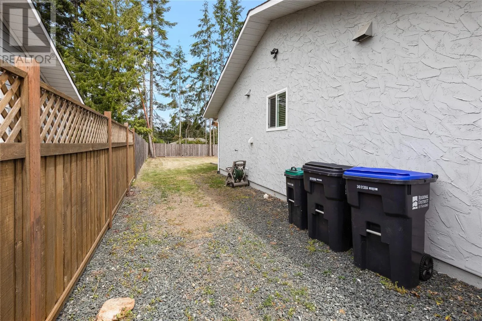 585 Tamarack Dr
