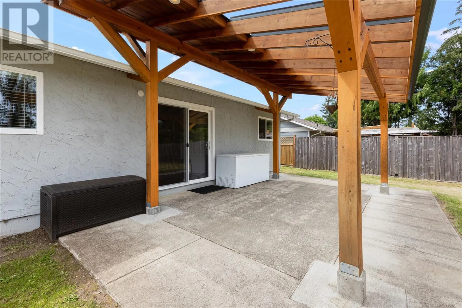 585 Tamarack Dr