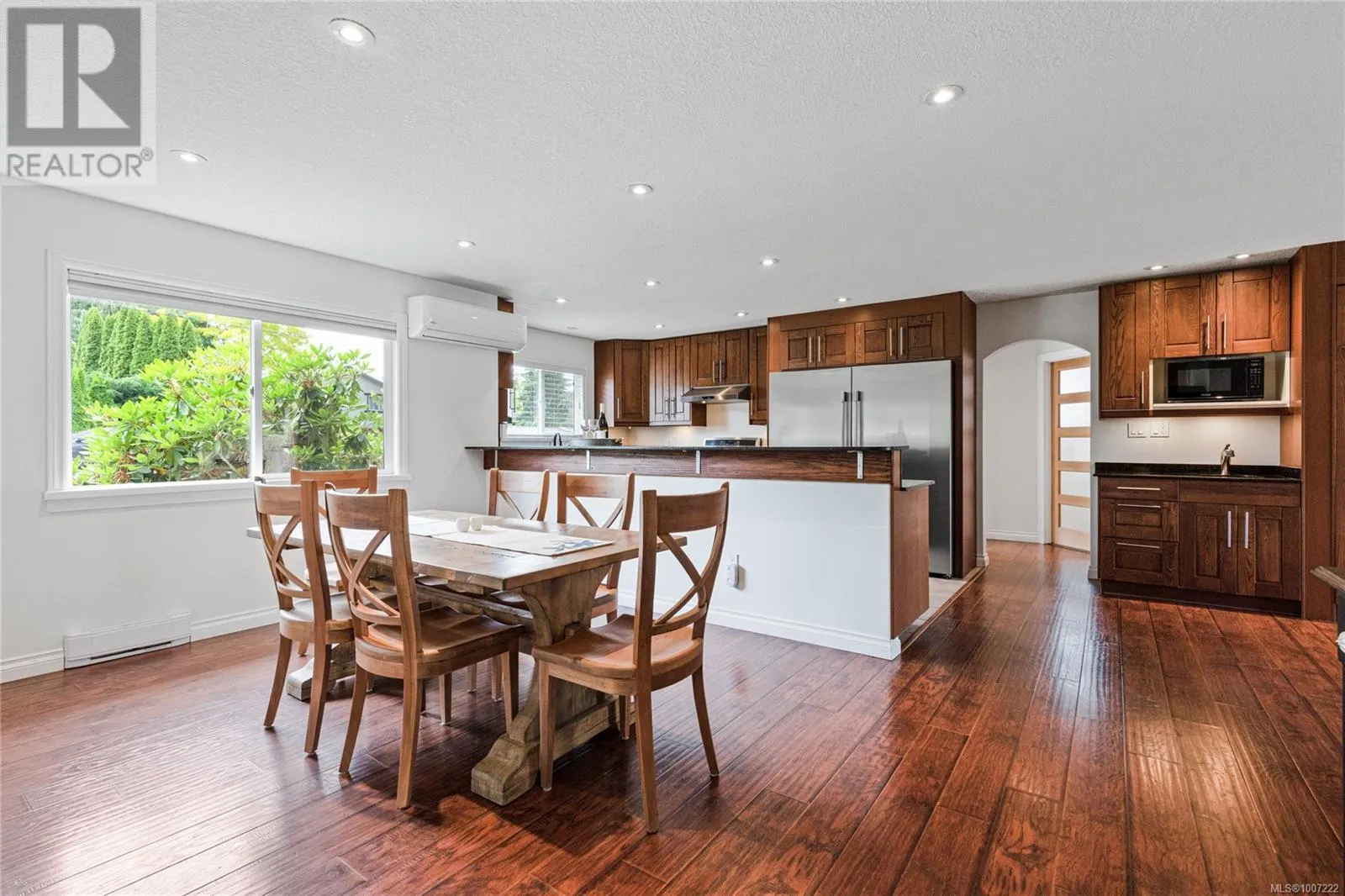 585 Tamarack Dr