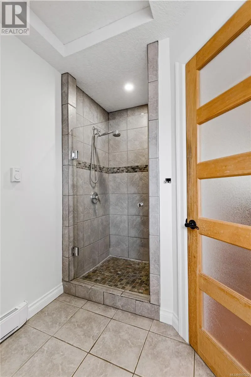 585 Tamarack Dr