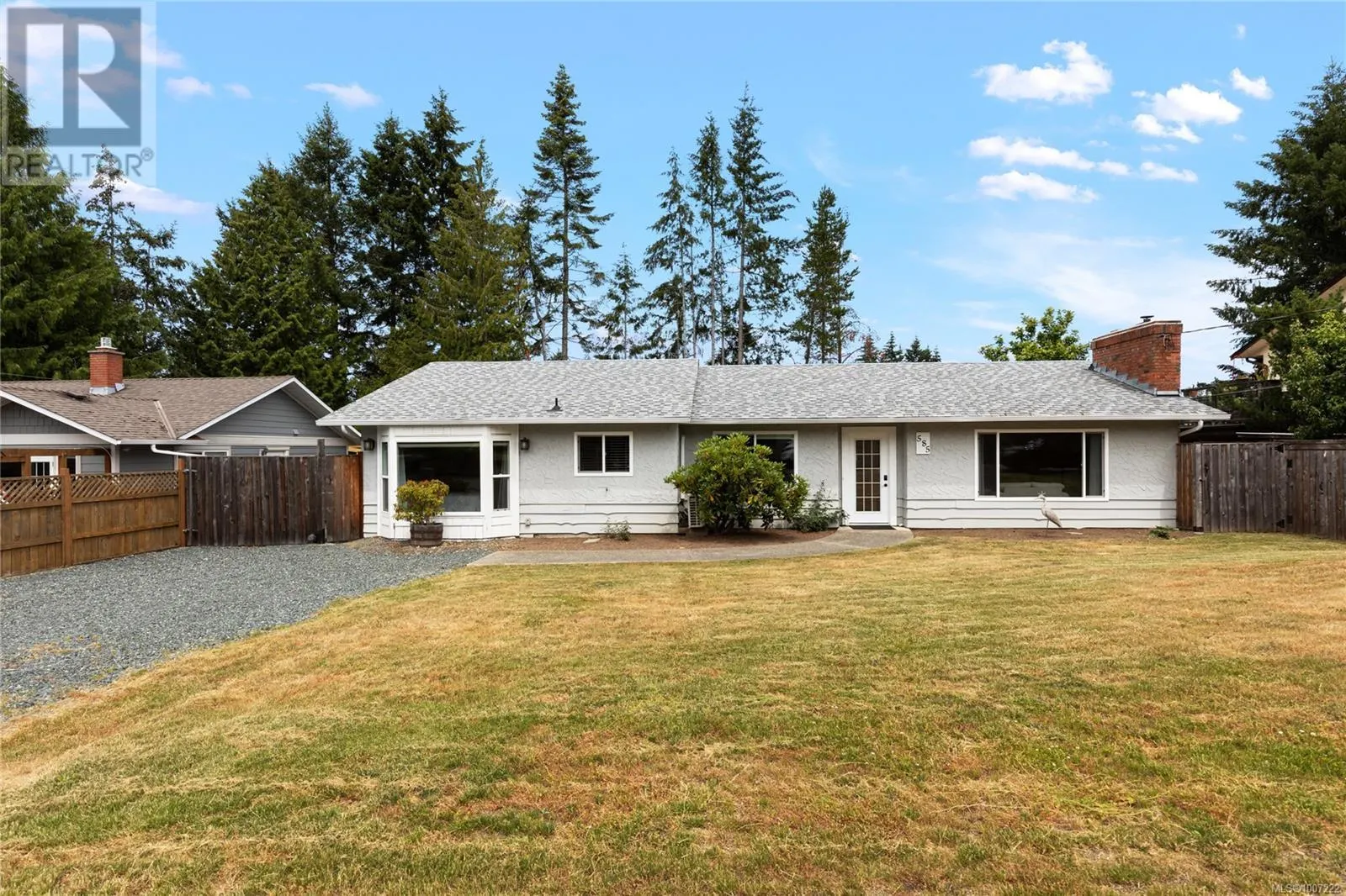 585 Tamarack Dr