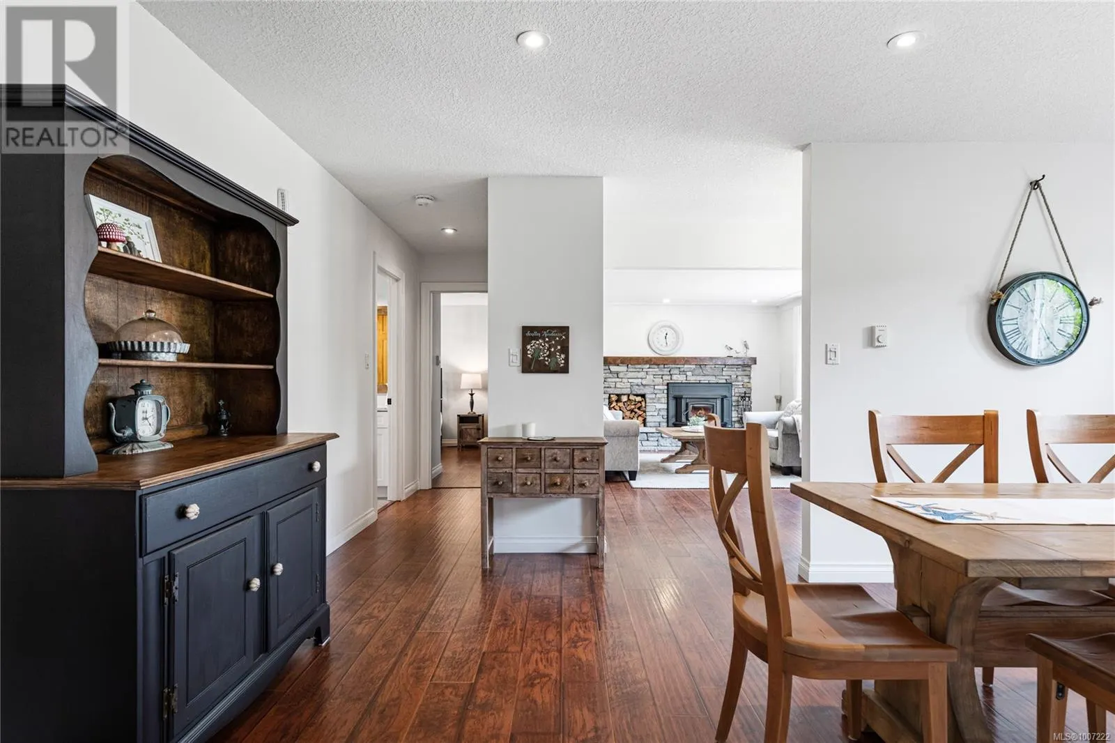 585 Tamarack Dr