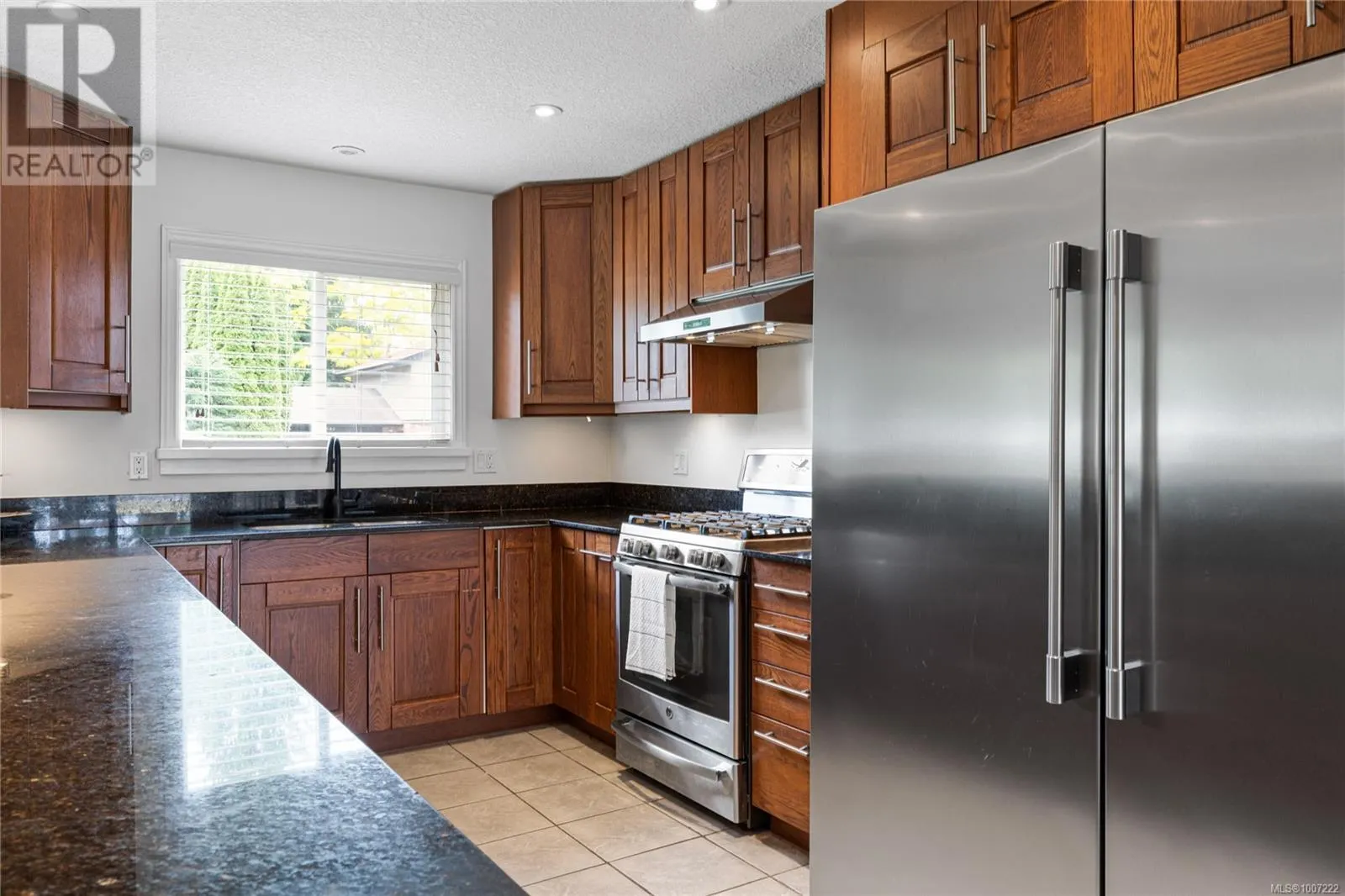 585 Tamarack Dr
