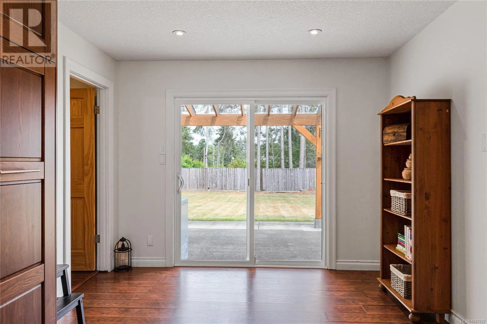 585 Tamarack Dr