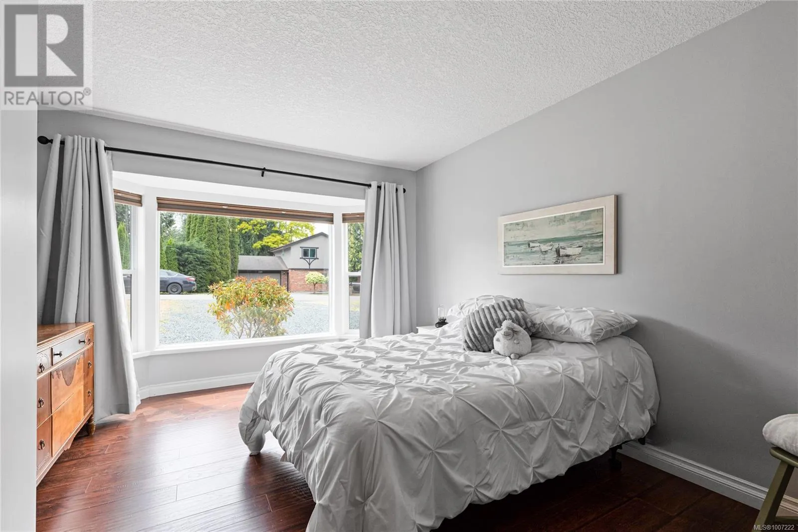 585 Tamarack Dr