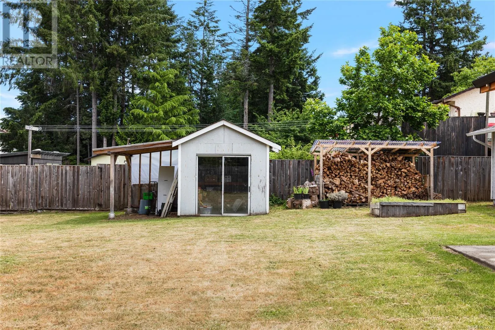585 Tamarack Dr