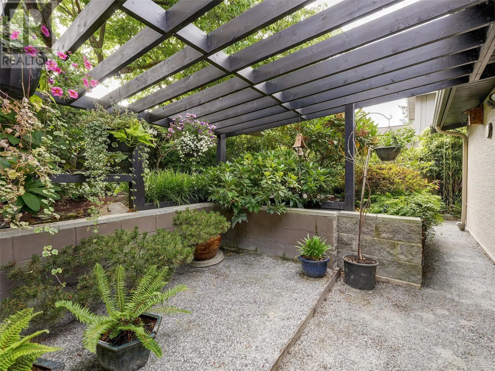 10189 West Saanich Rd