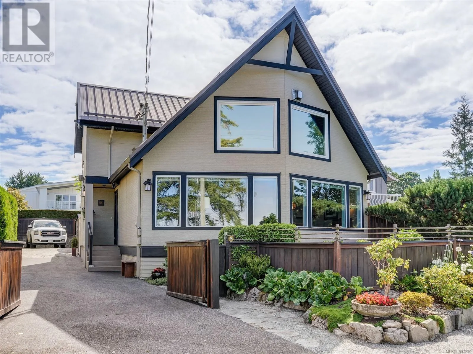 10189 West Saanich Rd