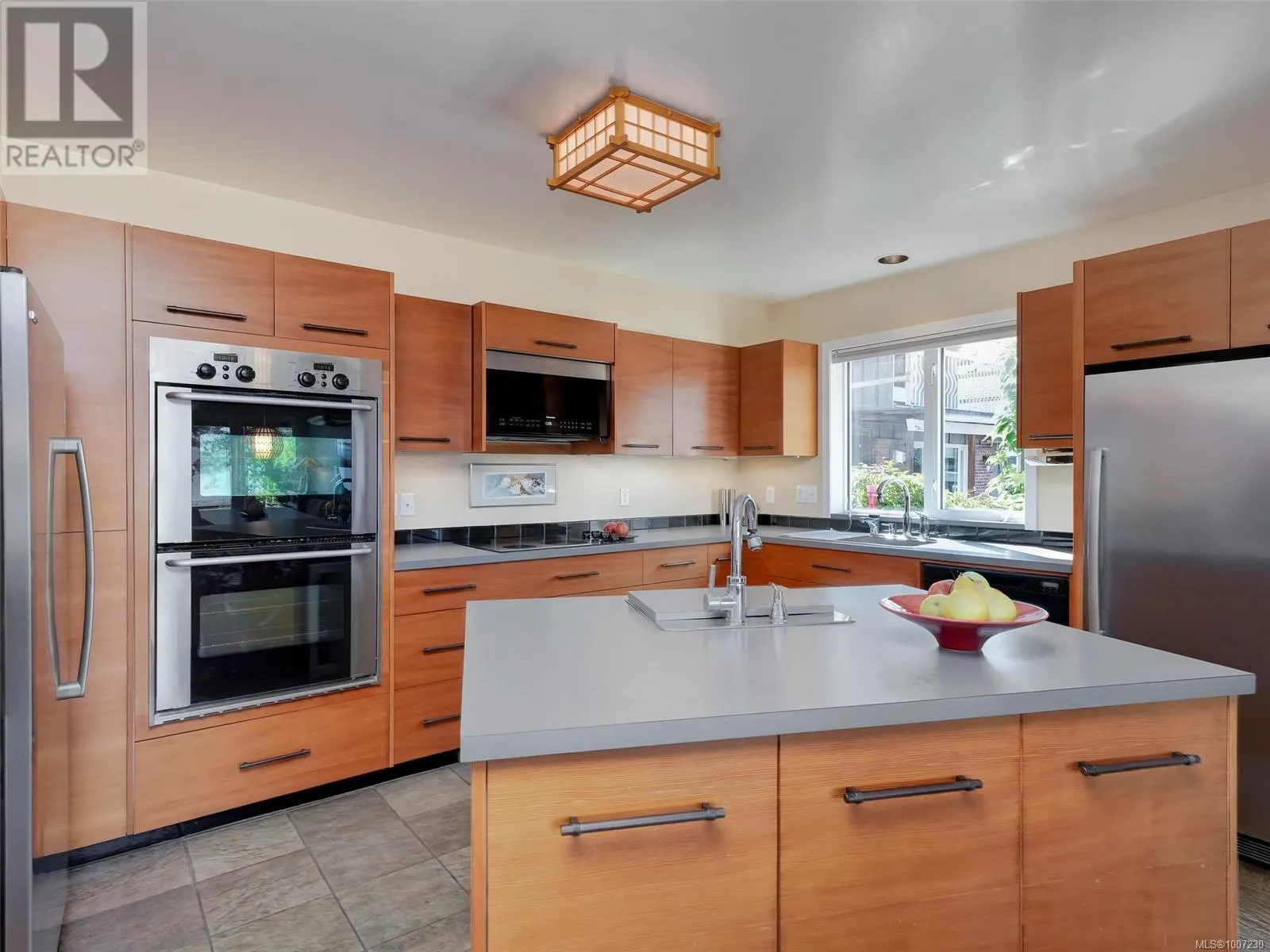10189 West Saanich Rd