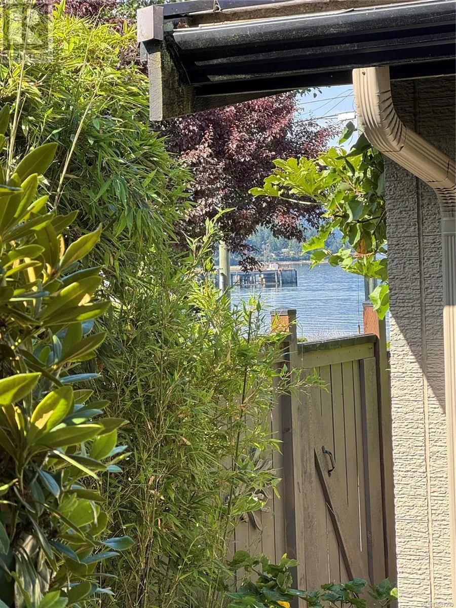 10189 West Saanich Rd
