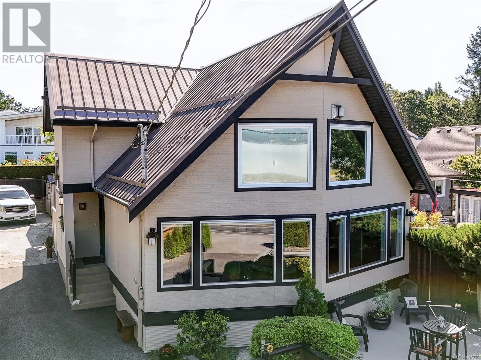 10189 West Saanich Rd