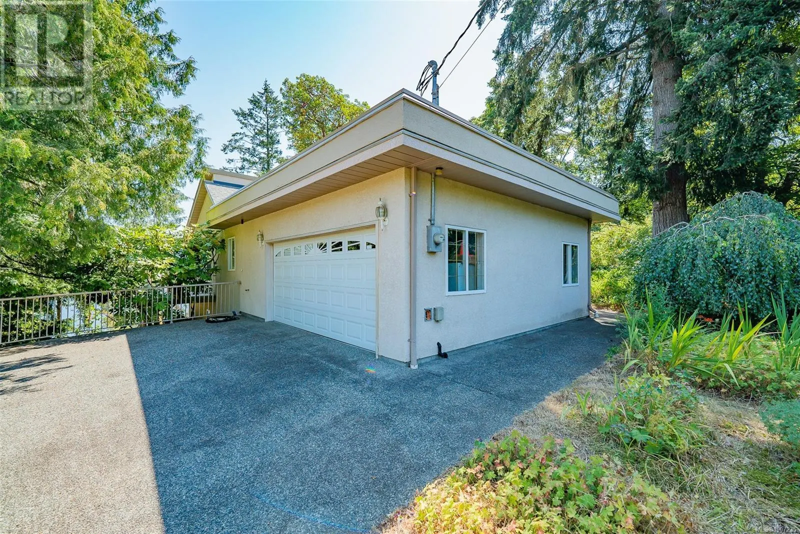 5030 Limberis Dr