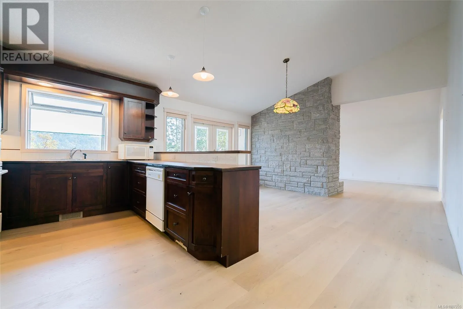5030 Limberis Dr
