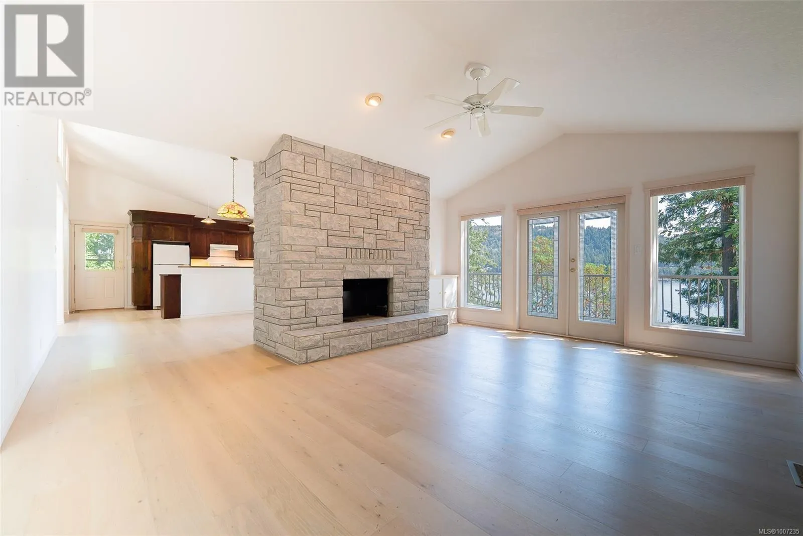 5030 Limberis Dr